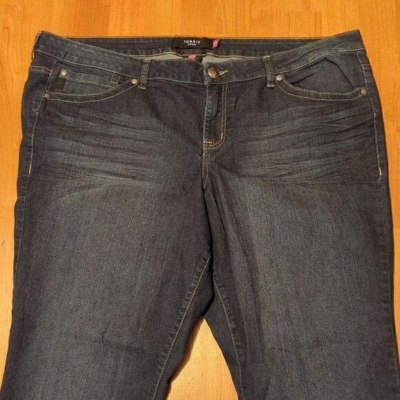 26 regular Torrid denim jeans us size EUC blue stretch slimming look any season - Picture 2 of 10